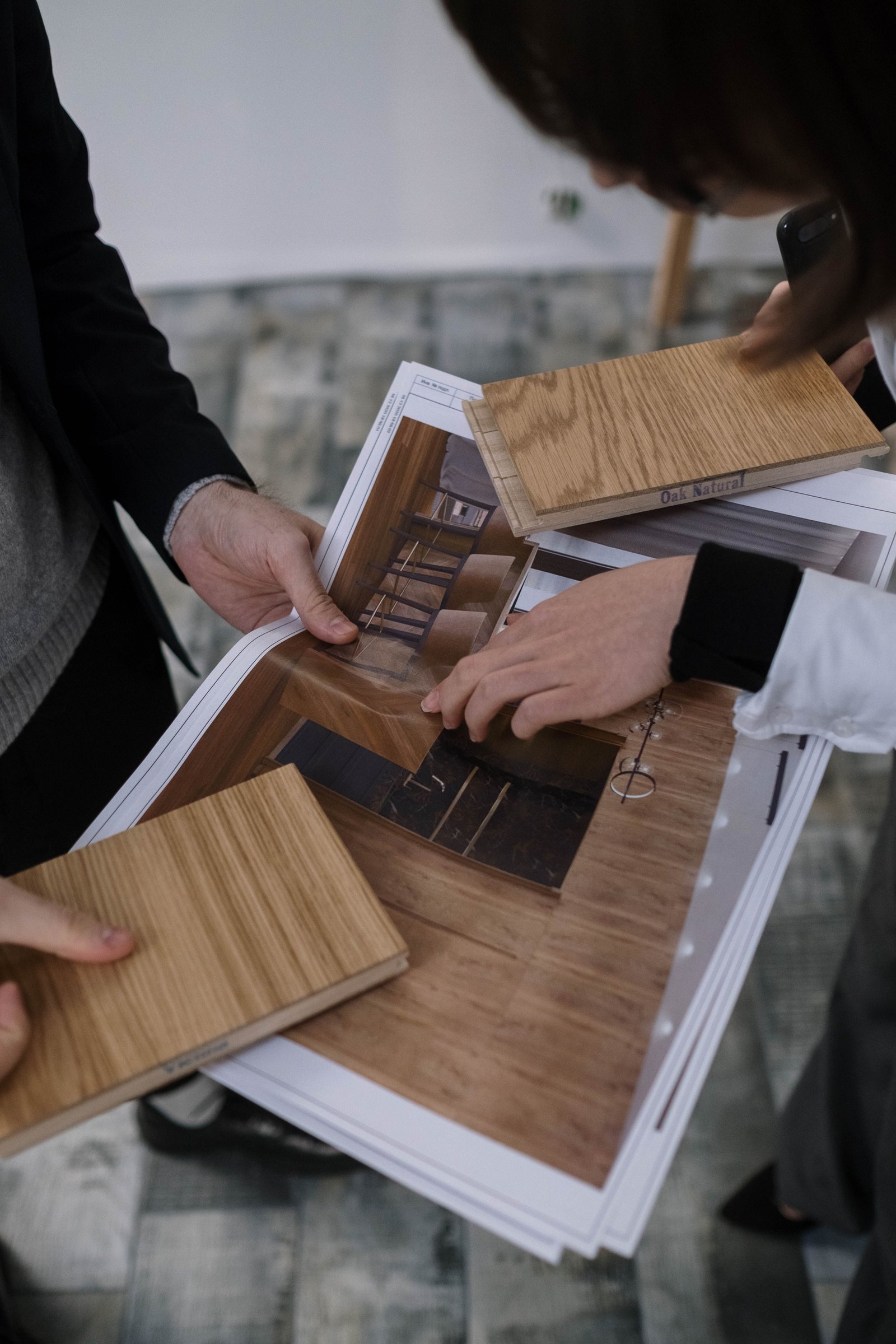 Choosing flooring material samples during a free estimate