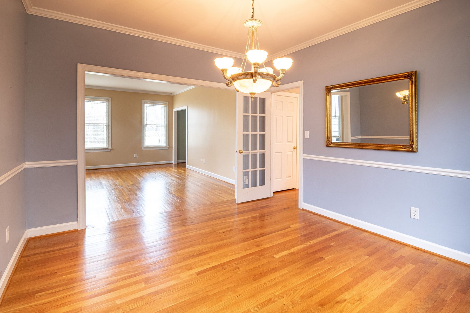 Bright, elegant room with hardwood flooring